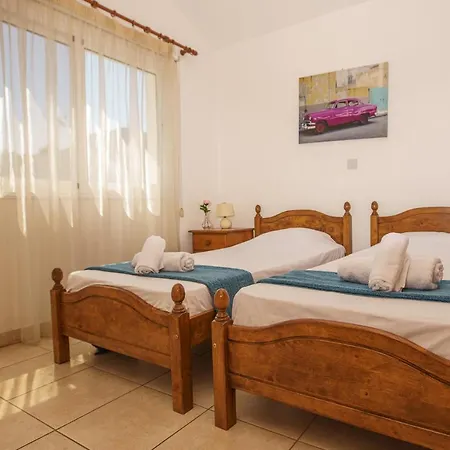 Kangaroo Villa *